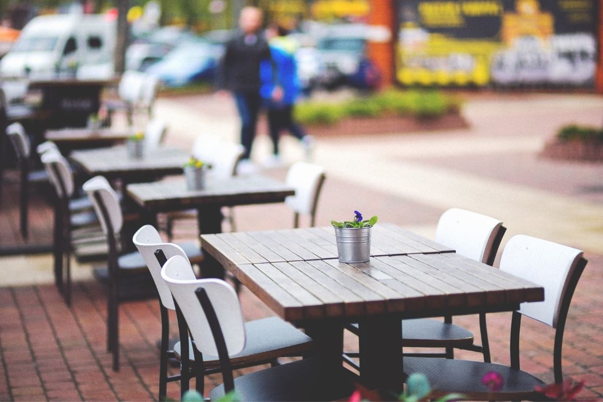 Omicron varyantı New York’taki restoran işletmelerini vurdu!